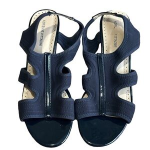 ADRIENNE VITTADINI 'Clint' Wedge Sandal, Navy. Size 10.